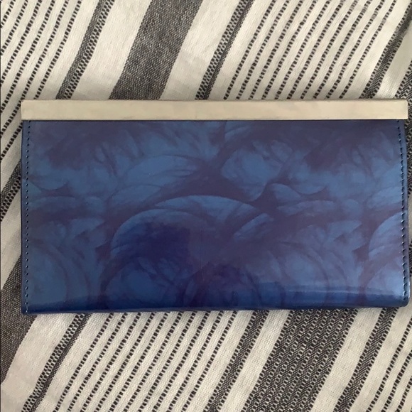 Clutch with Magnet Closure - NWOT - Picture 3 of 7